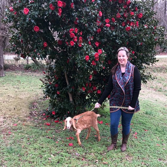 Meet your Posher, Jennifer - Picture 3 of 4